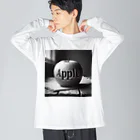 yuriseのモノトーンAppleグッズ Big Long Sleeve T-Shirt