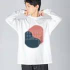 SANKAKU DESIGN STOREの事件の匂いがするペンション。 Big Long Sleeve T-Shirt