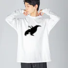 ナイロドノのシャチ乗りペンギン ビッグシルエットロングスリーブTシャツ