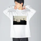 豆乳ラテの夕方の街のシルエット Big Long Sleeve T-Shirt