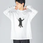 ざわ屋のしがみつく黒猫 ビッグシルエットロングスリーブTシャツ