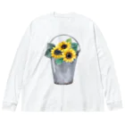 Fred HorstmanのWatering bucket and sunflowers  じょうろ と ひまわり ビッグシルエットロングスリーブTシャツ