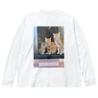 ANAROGUの出窓で飼い主帰るを待つ猫たち Big Long Sleeve T-Shirt