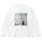 D7C7DC?B1の海辺を散歩するチワワ Big Long Sleeve T-Shirt