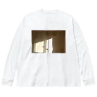 豆乳ラテの部屋に入る西日 Big Long Sleeve T-Shirt