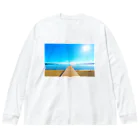 ねこまくらの佐渡島・佐和田海岸の桟橋 ビッグシルエットロングスリーブTシャツ