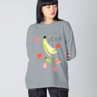 Colorful_Rabbits【カララビ】のハートフルなバナナ🍌 ビッグシルエットロングスリーブTシャツ