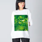 akane_art（茜音工房）の癒しの風景（クローバー） ビッグシルエットロングスリーブTシャツ