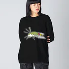 魚の目玉 SUZURI店の眠るオオスカシバ Big Long Sleeve T-Shirt