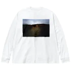 本山周平+GRAF Publishersの阿蘇山と足跡Tシャツ Big Long Sleeve T-Shirt