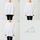 PHZAKE by mrのPHZAKE（ふざけ） / バルーン白黒 Big Crew Neck Sweatshirt :model wear (woman)