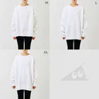 WAMI ARTの赤八雲昇るタツ(竜) Big Crew Neck Sweatshirt :model wear (woman)