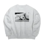 akane_art（茜音工房）のモノクロチワワ（アンニュイ1） Big Crew Neck Sweatshirt