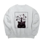 ブティック萌の猫とフクロウ Big Crew Neck Sweatshirt