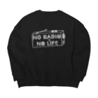 ぺんぎん24のNO RADIO NO LIFE(ホワイト) Big Crew Neck Sweatshirt