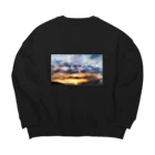 HAPPY and LUCKYの夕日を見ながら夢語ろ Big Crew Neck Sweatshirt