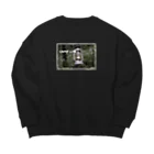 いきもの暮らしの森とランタン Big Crew Neck Sweatshirt