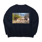 アウトドア大好き秋田犬の◇ゴールデンレトリバーとキャンプ◇ Big Crew Neck Sweatshirt