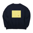 yukoymの総柄バナナひとつだけいちご　ファブリックイエロー Big Crew Neck Sweatshirt