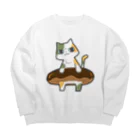うさやのドーナツをゲットしてご満悦の猫 Big Crew Neck Sweatshirt