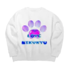 NIKUKYU LOVERのLOVE NIKUKYU -肉球好きさん専用 ブルーピンクバルーン - Big Crew Neck Sweatshirt