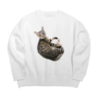 Emma y Linusのエマ　キジトラ　猫 Big Crew Neck Sweatshirt