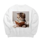 しんふぉショップの読書する赤ちゃんネコのグッズ Big Crew Neck Sweatshirt