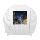 古春一生(Koharu Issey)の桜降る川空へ。 Big Crew Neck Sweatshirt