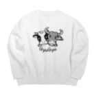 イラスト MONYAAT の牛のギュウギュウA Big Crew Neck Sweatshirt