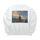 Aki’s design shopの(セール中)Sunset over the tower Big Crew Neck Sweatshirt