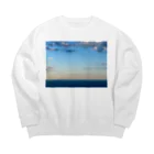 ふゆこぼ亭の空色 Big Crew Neck Sweatshirt