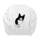 oyasumidanaのハチワレのムツくん Big Crew Neck Sweatshirt