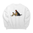 ハッピー・ラブラドールズのブラックラブラドールとママの読書の時間 Big Crew Neck Sweatshirt