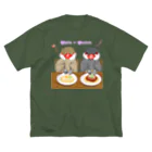 Lily bird（リリーバード）のパスタとシナモン・シルバー文鳥ず ロゴ入り ビッグシルエットTシャツ