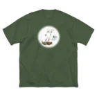 Beautiful Earthのプラスチックをヒナに与える鳥 Big T-Shirt