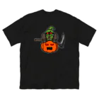 ナチュラルサトシのめへのスケアクロウとジャック・オー・ランタン（バックプリント） Big T-Shirt