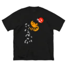 Siderunの館 B2の和デザインな烏(白) ビッグシルエットTシャツ