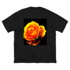 Anna’s galleryのYellow Rose ビッグシルエットTシャツ