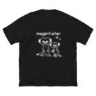 レオンプラスのお店【メガスタファーム ver.】のミーアキャット(白字) Big T-Shirt