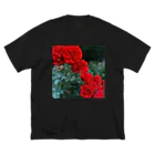 その日暮らし。の薔薇のお花 深紅 ビッグシルエットTシャツ