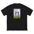 defunct hotelのラブホテル廃墟の錆びネオン ビッグシルエットTシャツ