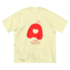 笑う犬のTシャツ屋さんの「可愛らしく、首をかしげるA」めちゃかわ半袖・長袖Tシャツ♪・正面プリント（文字色→赤） 루즈핏 티셔츠