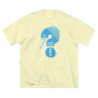 〈ヤマサキサチコ〉ショップのクエスチョンの魚（水色） ビッグシルエットTシャツ