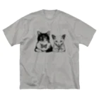 愛猫達の雑貨店のかしこまったマオとライカ Big T-Shirt