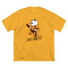 キッチュのヌンチャクパンダA Big T-Shirt