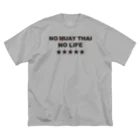 NO MUAY THAI NO LIFE🇹🇭ノームエタイノーライフ🥊のノームエタイノーライフ (後ろタイ国旗とタイ語)黒文字 Big T-Shirt