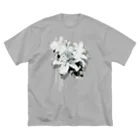 nanaqsaのLily Skull [White] ビッグシルエットTシャツ