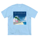 SEA SIDE BLUE feat.船井美玖/月山翔雲 OFFICIAL GOODS【公式】のSEA SIDE BLUE feat.船井美玖/月山翔雲 OFFICIAL GOODS Big T-Shirt