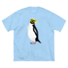 LalaHangeulの　風に吹かれるイワトビペンギンさん(文字無しバージョン ビッグシルエットTシャツ