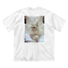 Maarjaara_Maarjaaraの白い猫と白い椅子 Big T-Shirt